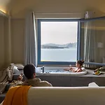Acroterra Rosa Luxury & Отель