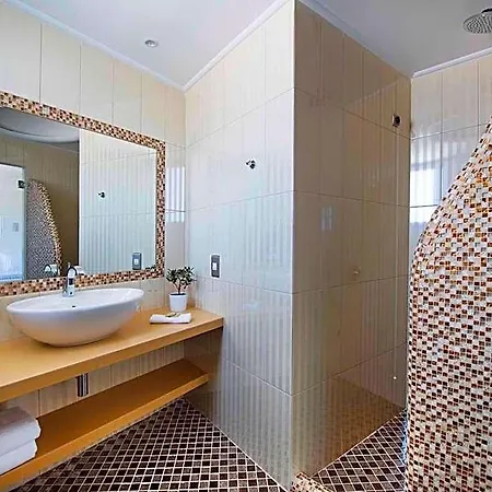 Acroterra Rosa Luxury & Hotel