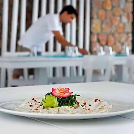 Acroterra Rosa Luxury & Hotel