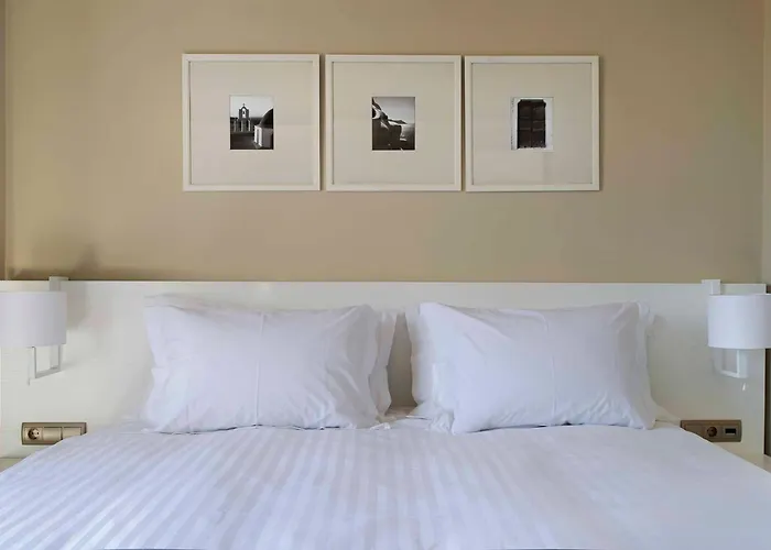 Acroterra Rosa Luxury & 5* Akrotírion